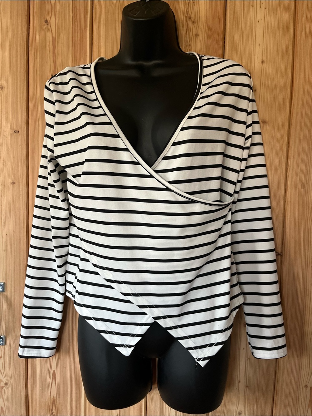Striped Long-Sleeve Women's Top - White and Black